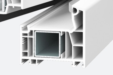 Taq-Ferestre-Usi-PVC-Ferestre-Softline-76-5-Secțiune transversală a unui profil PVC multicameral cu armătură metalică, oferind stabilitate, izolare termică și fonică superioară.