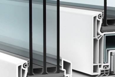Taq-Usi PVC-Usi-Vekamotion-82-Max-6-Secțiune transversală a unui profil PVC pentru uși glisante, cu geam triplu termoizolant și izolare termică avansată.